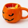 Oranje Halloween geurkaars in Jack-o'-lantern pompoenmok met 'Trick or Treat' geur en decoratieve wax figuren