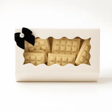 6cb8cf80-8894-48c0-a179-96d171f926e7 wax melts in wafelreep vorm op een waxbrander, met vanille en fruitgeuren