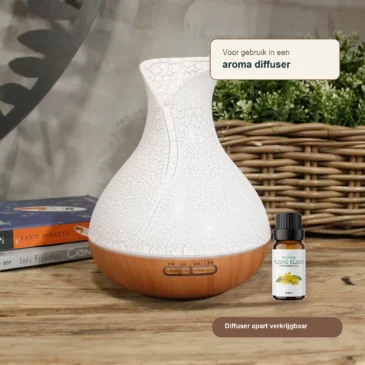 warme-avond-oliecollectie-6x10ml-05-diffusergebruik-v2 Ylang Ylang-olie uit Warme Avond naast de Palma aroma diffuser, die apart verkrijgbaar is.