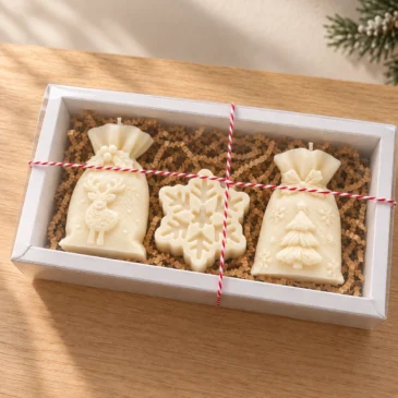 scentulp-wintertrio-04-geschenkdoos Wintertrio van Scentulp: twee ivoorkleurige cadeauzakkaarsen en een sneeuwvlokkaars in een geschenkdoos.